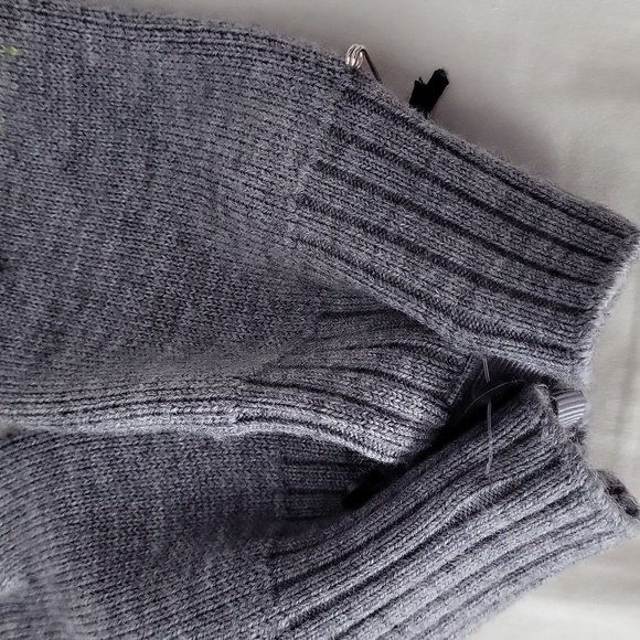 Womens light and bright mittens by lulu lemon! - Picture 3 of 10